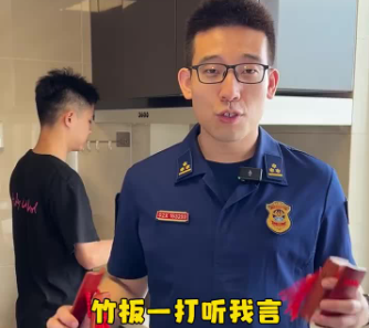 消防员打快板科普燃气安全